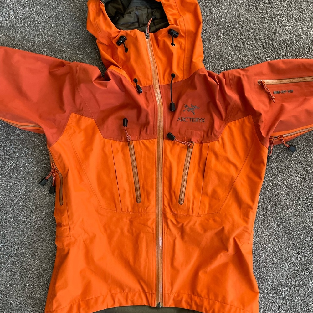 Womens Arc’teryx Hardshell